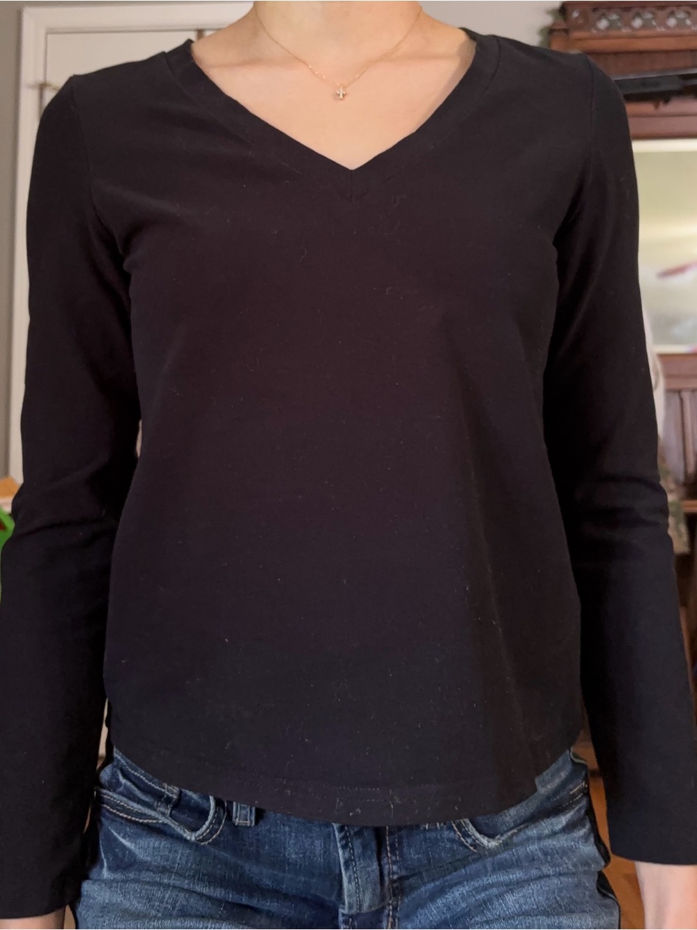Classic V-Neck Long-Sleeve Top - Black